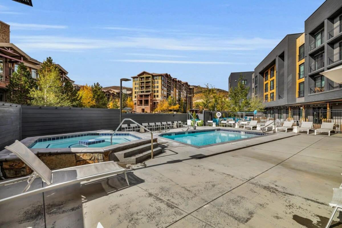 Ski-In Ski-Out Canyons Village Retreat パークシティ エクステリア 写真