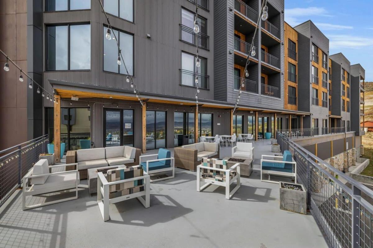 Ski-In Ski-Out Canyons Village Retreat パークシティ エクステリア 写真