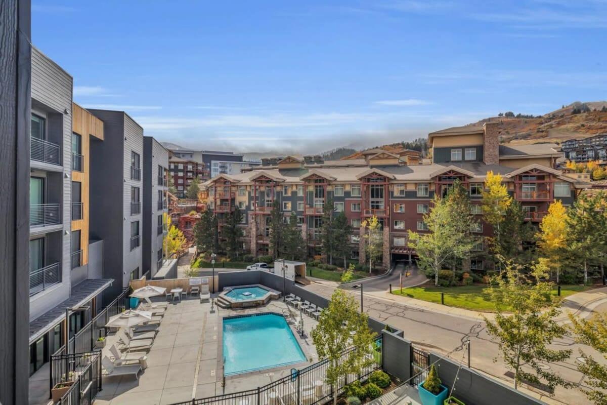 Ski-In Ski-Out Canyons Village Retreat パークシティ エクステリア 写真