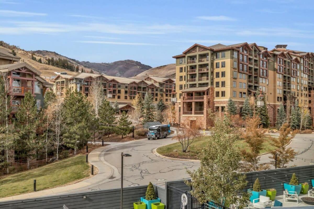 Ski-In Ski-Out Canyons Village Retreat パークシティ エクステリア 写真